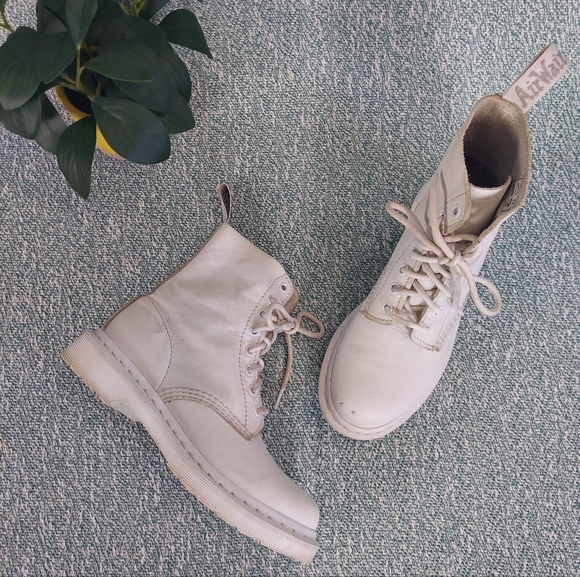 Dr. Martens White Leather Combat Boots #24480, 6" Tall, Womens Sz 7 - Picture 2 of 9